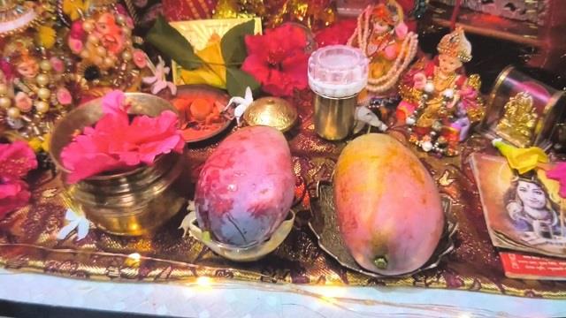 अयोध्या में आस्था का अनोखा संगम, रामलला को अर्पित हुआ दुनिया का सबसे महंगा आम