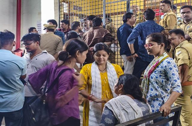लखनऊ अग्निकांड: लपटों ने जिंदगियाें के साथ सपने भी किए राख, एक झटके में बर्बाद हो गए 15 परिवार