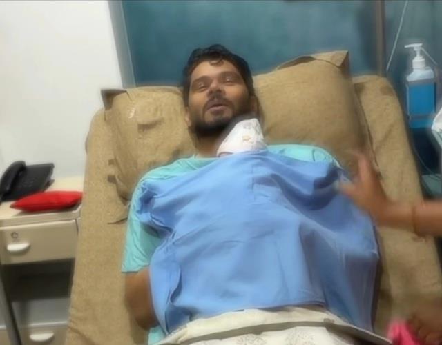 रात भर बेटा- बेटी को सीने से चिपकाए बैठे रहे संभावना के पति,  बच्चों के लिए वरदान है ये कंगारू थेरेपी