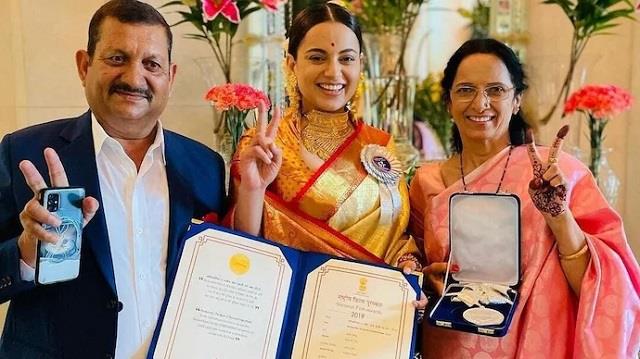 तुमसे ऐसे सीन करवा लिए…कंगना की फिल्म देख मां हुई थीं दुखी, बोलीं - “लोग क्या सोचेंगे”