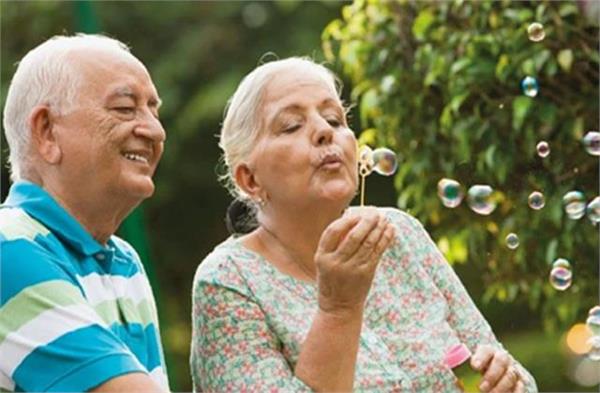 ना लेते हैं Healthy Diet ना करते है Exercise... फिर भी 80 के बाद कैसे हेल्दी रहते हैं बुजुर्ग ?