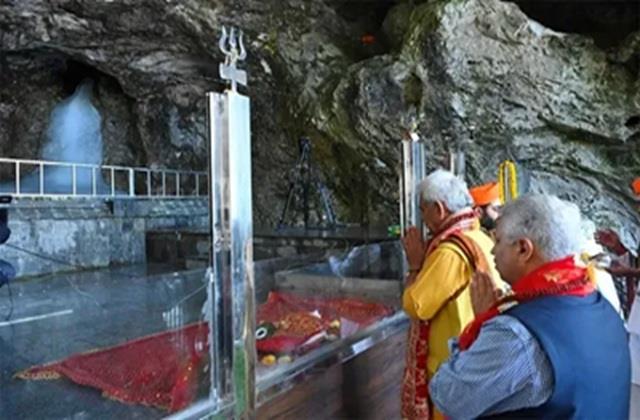 ज्येष्ठ पूर्णिमा पर बाबा बर्फानी  की हुई पहली पूजा, बम- बम भोले से गूंजी अमरनाथ की पवित्र गुफा
