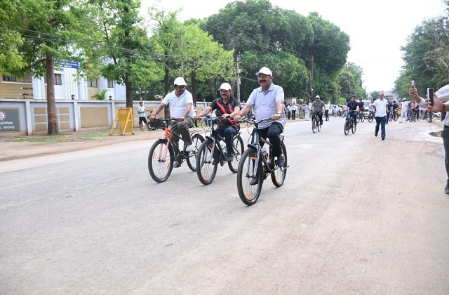 सन्डे ऑन साइकिल' कार्यक्रम में शामिल हुए डिप्टी CM, बोले- साइकिलिंग हमें  फिट और ऊर्जावान बनाए रखता है - deputy chief minister participates in the sunday  on cycle event says ...