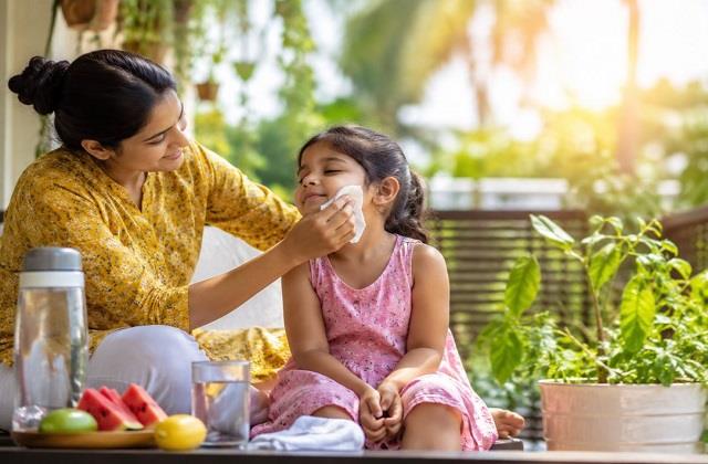 बच्चे को लग जाए लू तो तुरंत अपनाएं ये टिप्स!