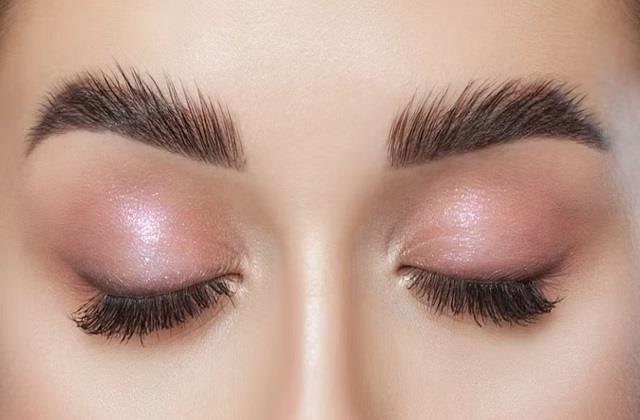 क्या आपकी  Eyebrow पहले जैसी मोटी नहीं रह गई? इन तरीकों से फिर से करें इन्हें घना
