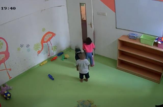 Pre-School  में 23 महीने के मासूम को दूसरे बच्चे ने काटा 25 बार, दर्द से तड़प रहे बच्चे को नहीं बचाना आया कोई