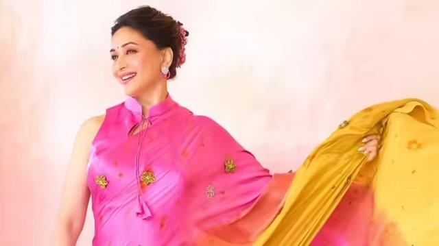 मंदिर में चढ़े फूलों से रंगी साड़ी पहन Madhuri  ने बिखेरा जलवा, अंदाज देख महिलाएं लें Styling Tips