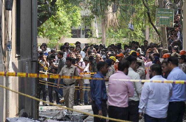 इन जले हुए शवों से कैसे पहचानें अपनों को.... दिल्ली होटल अग्निकांड के पीड़ितों को पहचानना हुआ मुश्किल
