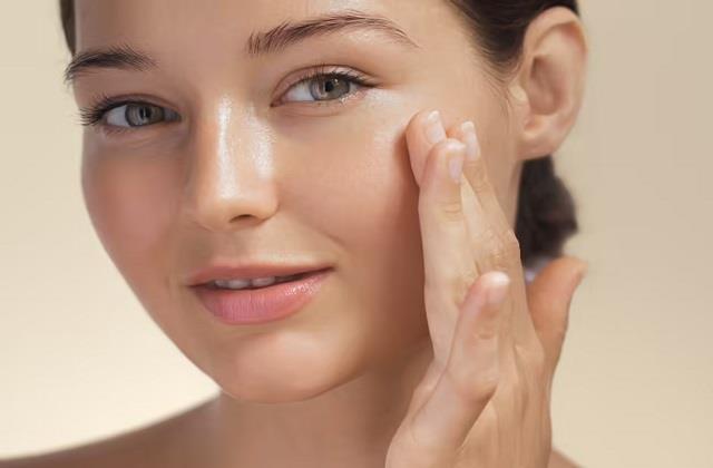 चेहरे की चिपचिपाहट और गंदगी दूर करेंगे ये 3 DIY फेस पैक