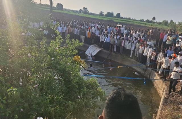 महाराष्ट्र में बड़ा हादसा... मंदिर से लौट रहे श्रद्धालुओं की गाड़ी पलटी कुएं में, 8 लोगों की मौत
