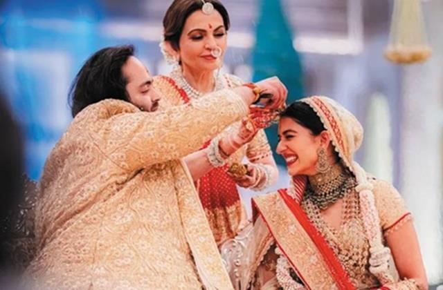 मुकेश अंबानी की बहू ने की अपनी शादी पर खुलकर बात, बताया दोनों में से कौन झुकता है पहले