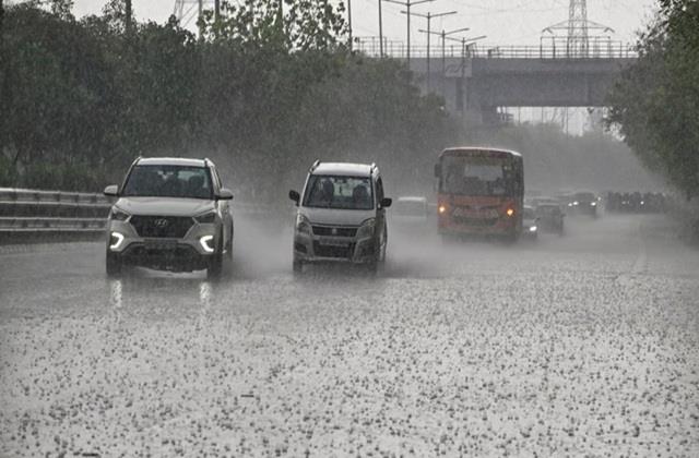तेज हुआ मानसून, आंधी के साथ आया तूफान...  सीजन का पहला Red Alert हुआ जारी