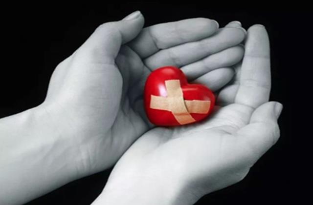 हद से ज्यादा खुश होना है जानलेवा, हंसने से भी आ सकता है Heart Attack : Report