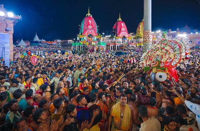 9 दिन बाद भाई- बहन के साथ वापस मंदिर लौटे प्रभु जगन्नाथ, निभाई सबसे अंतिम और भावुक रस्म