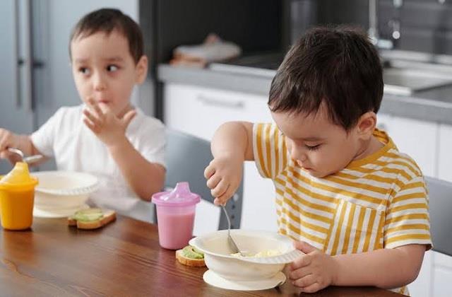 बच्चों की थाली में जरूर शामिल करें ये सुपरफूड्स, बीमारियां रहेंगी दूर
