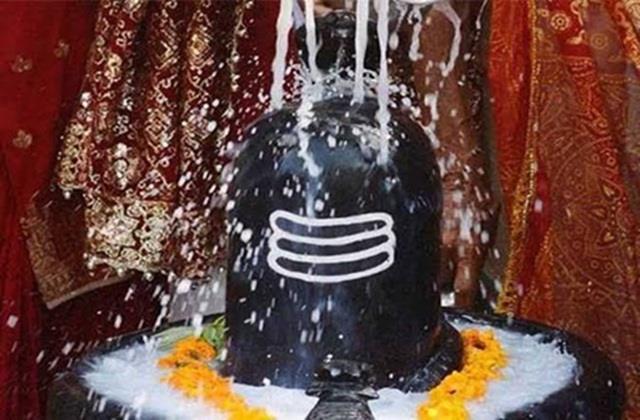 शिवलिंग की पूजा के नियम, इन  5 चीजों को देखकर नाराज हो सकते हैं भगवान शिव