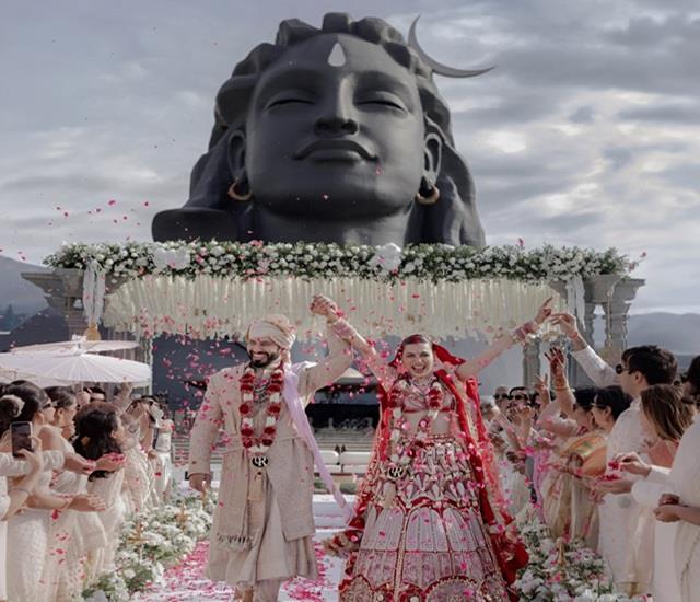 ना सेलिब्रिटी मेहमान, ना ग्रैंड सेलिब्रेशन....इस एक्ट्रेस ने महादेव की मूर्ति के सामने सादगी से की शादी