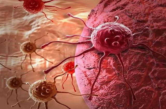 किस उम्र में बढ़ने लगता है Cancer का खतरा! जान बचाने के लिए कब कराने चाहिए टेस्ट