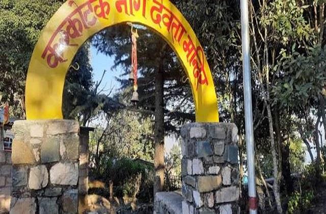 सावन में जरूर जाएं इस मंदिर, यहां नाग देवता को चढ़ता है भुट्टा और ककड़ी