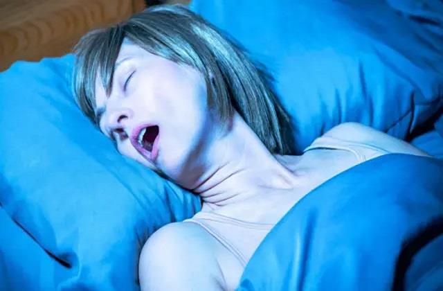 क्या आप भी सोते समय मुंह से सांस लेते हैं? हो सकता है इस गंभीर बीमारी का संकेत!