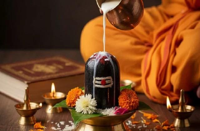 4 शुभ संयोग में शुरू होगा सावन 2026, जानें रुद्राभिषेक की शुभ तारीखें