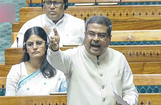 इस्तीफा देने के बाद धर्मेंद्र प्रधान की स्टूडेंट्स को सलाह- अपना समय पढ़ाई में लगाएं