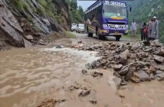 जम्मू-कश्मीर के डोडा में बादल फटने से आई बाढ़, इलाके में मचा हाहाकार
