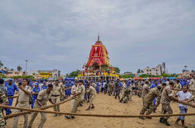 भाई- बहन के साथ वापस लौट रहे हैं भगवान जगन्नाथ, वापसी यात्रा देखने लाखों भक्त पहुंचे पुरी