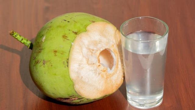 नारियल पानी हर किसी के लिए नहीं होता फायदेमंद! जानें किन लोगों को नहीं पीना चाहिए