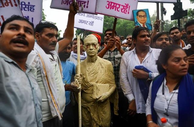 लंबी पैदल यात्रा, साथ में चल रहे हैं 'महात्मा गांधी'... जंतर-मंतर में दिख रहा है दांडी मार्च जैसा नजारा