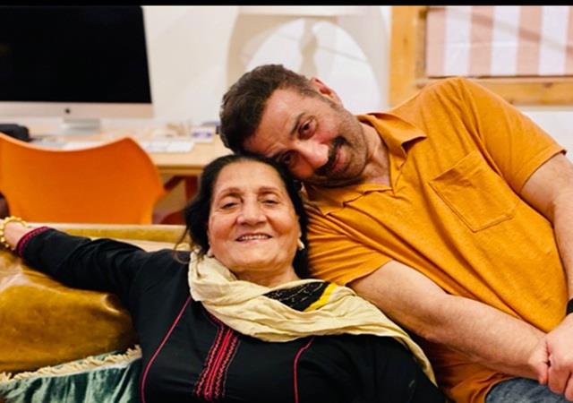 मेरी मां मेरी रब है... सनी देओल ने प्रकाश कौर के लिए लिखा दिल छू लेने वाला पोस्ट