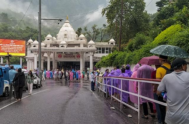 6 दिन की ब्रेक के बाद शुरू हुई वैष्णो देवी यात्रा, श्रद्धालुओं ने ली राहत