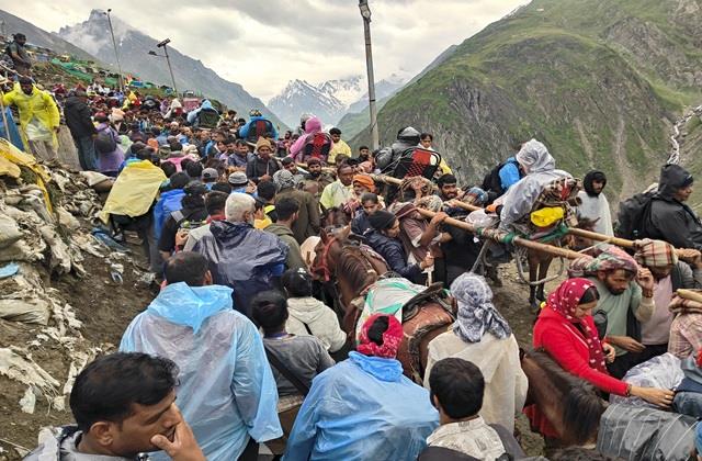 अमरनाथ यात्रा में पहले हफ्ते ही टूटा रिकॉर्ड,  सिर्फ 5 दिन में एक लाख भक्तों ने किए बाबा के दर्शन