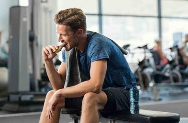Gym में Exercise करने से पहले डार्क चॉकलेट क्यों सूंघ रहे लोग? इसके फायदे जान रह जाओगे हैरान