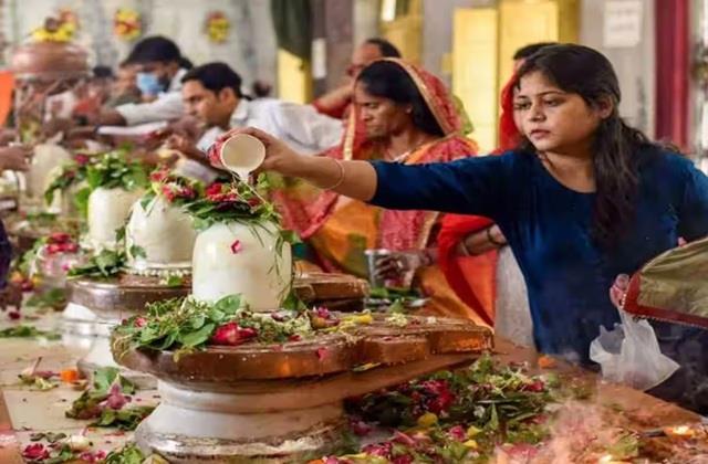 शिवभक्तों के लिए खास है सावन का महीना, नोट करें सावन के पहले साेमवार की डेट और व्रत के नियम