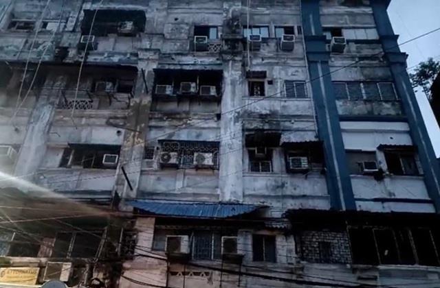 कोलकाता के एक होटल में आधी रात लगी भीषण आग, 9 लोगों की मौत और कई घायल