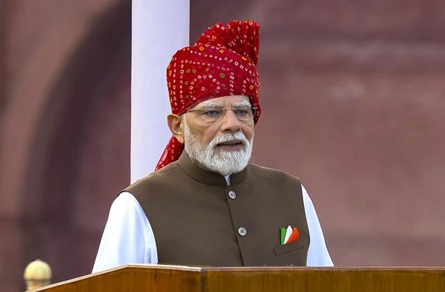 पीएम मोदी ने लाल किले से उठाई महिला आरक्षण को लेकर आवाज, बाेले- माताओं-बहनों को उनका हक दिलाओ