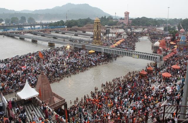 आज सावन शिवरात्रि पर  'हर-हर महादेव' के जयकारों से गूंजा पूरा देश, कांवड़ियों ने किया  जलाभिषेक