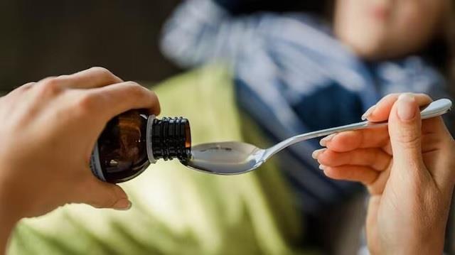 4 साल से छोटे बच्चों को न दें ये कफ सिरप , सरकार ने जारी की नई चेतावनी