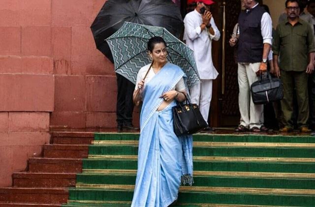 35 लाख का बैग और 21 लाख की घड़ी पहन संसद पहुंची कंगना रनौत, हाथ में पकड़ा हजारों का छाता
