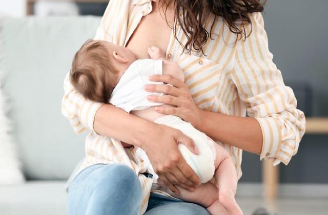 मां का दूध क्यों है शिशु के लिए अमृत? जानिए 6 महीने तक Breastfeeding के फायदे