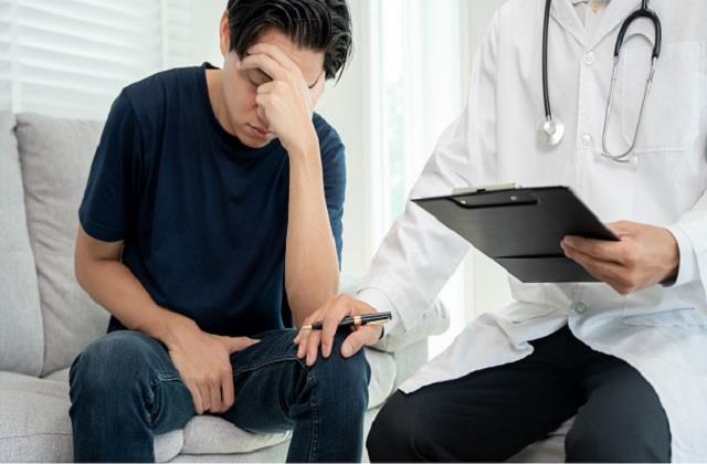 बिना कोशिश तेजी से वजन घट रहा है तो सावधान! हो सकता है Hyperthyroidism