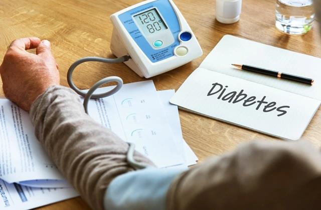 अगर छोटी उम्र में हो गई है Diabetes, तो 40 के बाद चार गुणा बढ़ जाएगा High BP का खतरा
