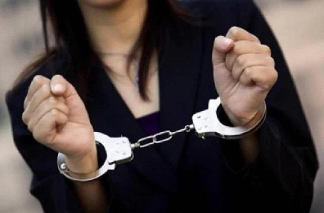 कपड़े उतारने और RPF जवान पर रेजर से हमला करने के आरोप में Actress हुई गिरफ्तार
