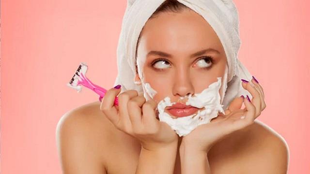 चेहरे के बाल हटाने के लिए शेविंग सही या गलत? जानिए स्किन पर इसका असर