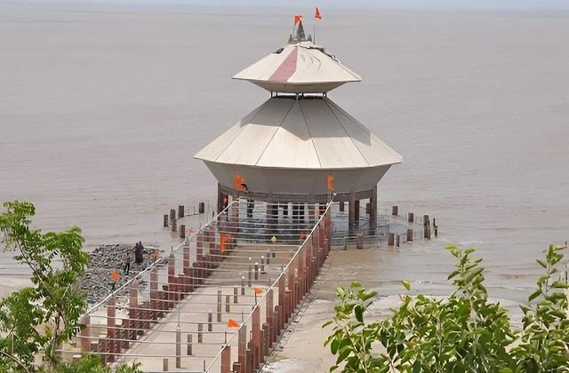 दिन में 2 बार समुद्र में समा जाता है ये अनोखा शिव मंदिर, सावन में दर्शन करना माना जाता है शुभ