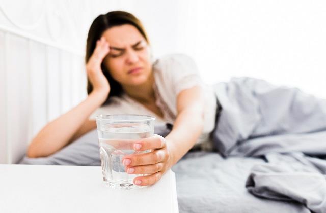 बारिश के मौसम में क्यों बढ़ता है Dehydration का खतरा? जानें लक्षण और उपाय