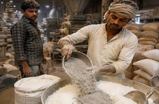 आटा खरीदने से पहले हो जाएं सावधान! इस राज्य में आटे में मिलाया जा रहा पत्थर का पाउडर