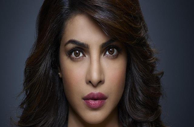 Priyanka Chopra की तरह चाहिए मुलायम गुलाबी होंठ, जानें DIY लिप स्क्रब का सच