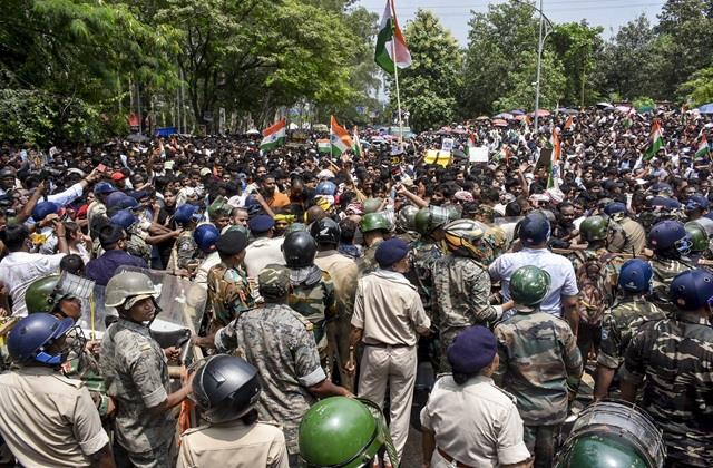 एक और Gen-Z प्रोटेस्ट चर्चा में ! कोई काट रहा 'हेमू चाचा का केक, तो काई बना स्पाइडर-मैन